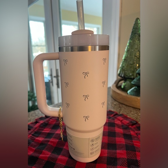 NWT Stanley Rose Quartz 30 oz Tumbler with Bow Design & Charm - Picture 8 of 9